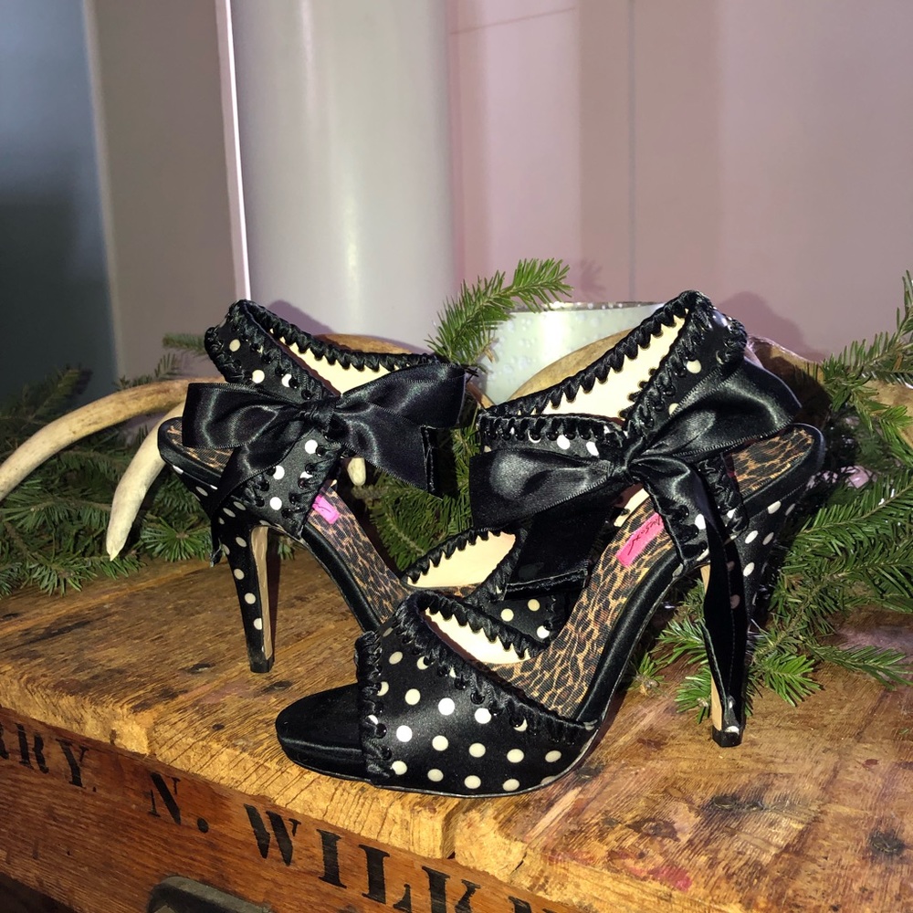 COPY - Betsey Johnson satin pin up heels 7